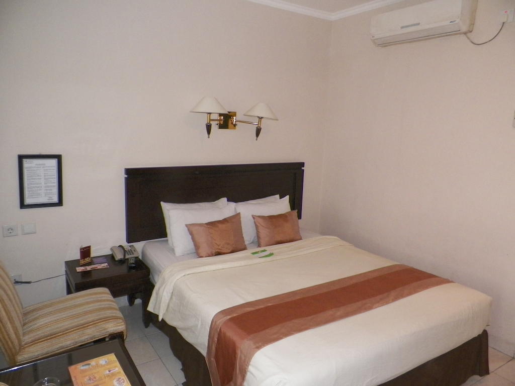 Hotel Guntur Бандунг Стая снимка